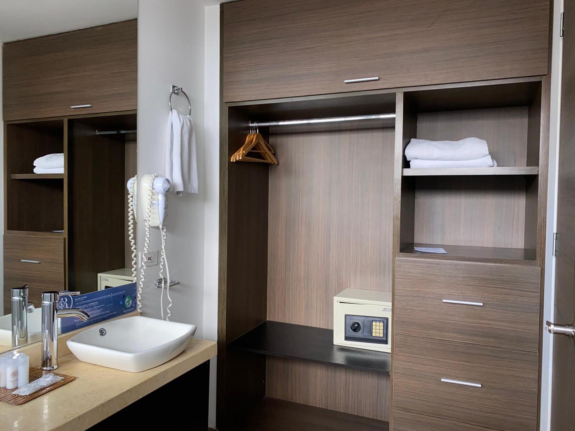 Hotel Apartamentos Regency La Feria 보고타 객실 사진